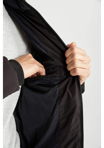 Su İtici Slim Fit Dar Kesim Astarlı Kapüşonlu Fermuarlı Cepli Dolgulu Mont R0216AZ23AU