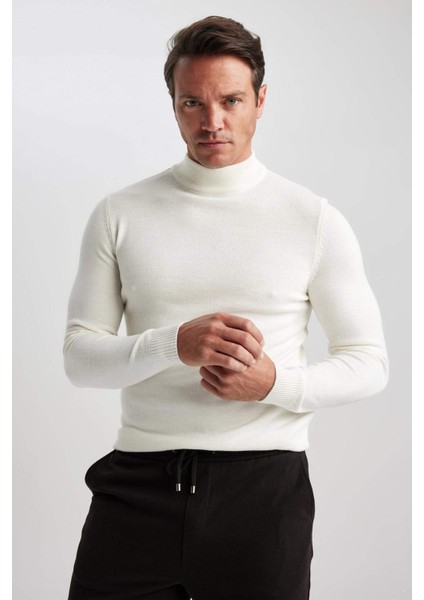 Slim Fit Dar Kesim Yarım Balıkçı Yaka Basic Düz Triko Kazak R1127AZ23WN