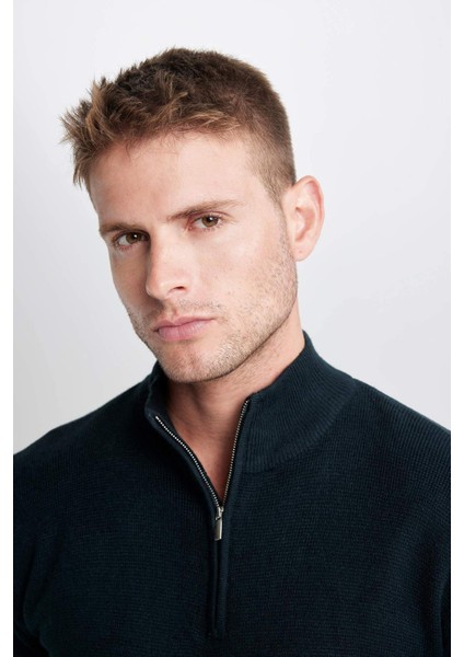 Standart Fit Normal Kesim Dik Yaka Fermuarlı Basic Düz Triko Kazak A5184AX23WN