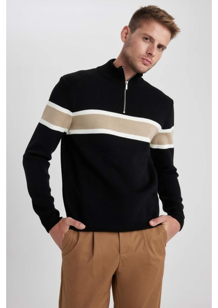 Standart Fit Normal Kesim Dik Yaka Fermuarlı Çizgili Triko Kazak Y4193AZ23WN