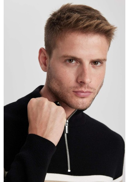 Standart Fit Normal Kesim Dik Yaka Fermuarlı Çizgili Triko Kazak Y4193AZ23WN