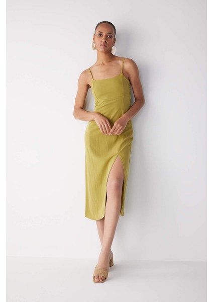 Kare Yaka Keten Karışımlı Yırtmaçlı Askılı Midi Elbise