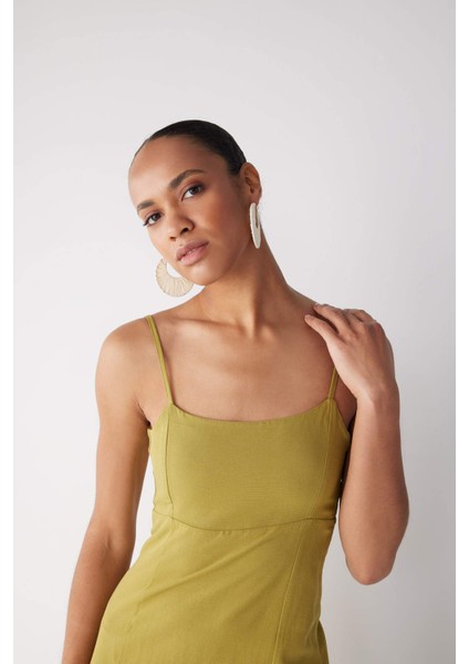 Kare Yaka Keten Karışımlı Yırtmaçlı Askılı Midi Elbise