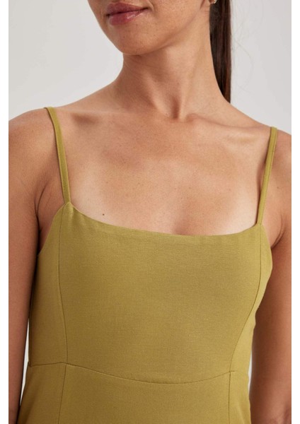 Kare Yaka Keten Karışımlı Yırtmaçlı Askılı Midi Elbise