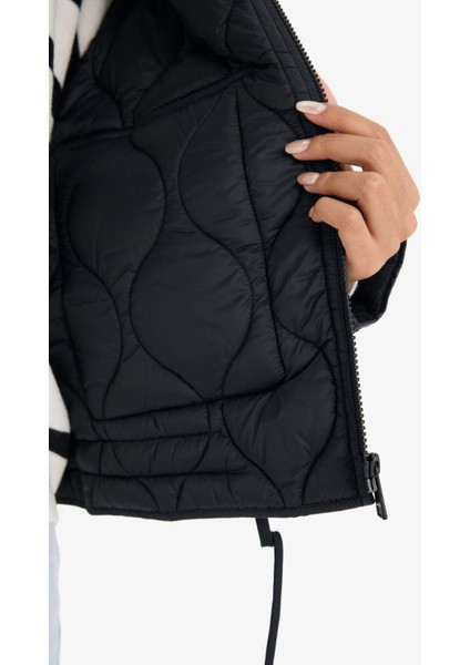 Su Geçirmez Regular Fit Fermuarlı Kapitoneli Mont E8674AX25AU