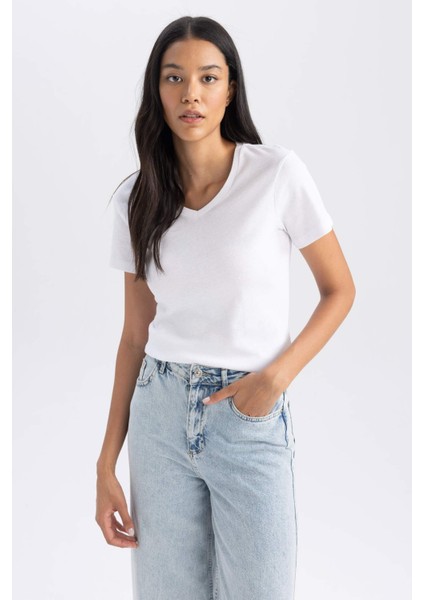 Kadın Beyaz Slim Fit Dar Kesim V Yaka Düz Basic %100 Pamuk Kısa Kollu Tişört B0647AXNS