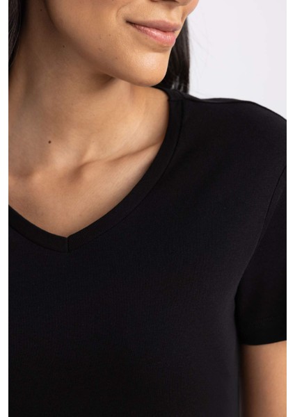 Kadın Siyah Slim Fit Dar Kesim V Yaka Düz Basic %100 Pamuk Kısa Kollu Tişört B0647AXNS