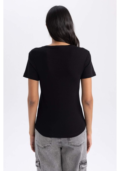 Kadın Siyah Slim Fit Dar Kesim V Yaka Düz Basic %100 Pamuk Kısa Kollu Tişört B0647AXNS