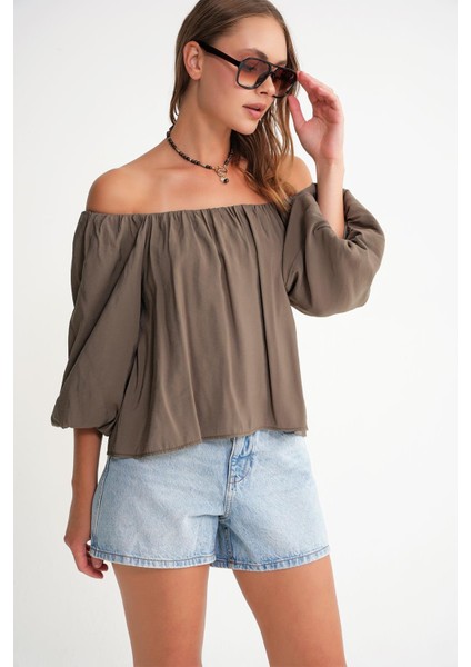 4706 Kadın Sırtı Açık Balon Kol Straplez Bluz Haki modelleri