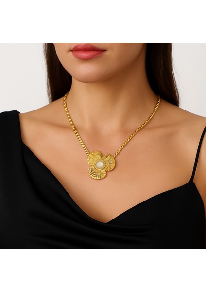 Altın Renk Çelik Kalın Zincirli Inci Detaylı Üç Yaprak Çiçek Çelik Kolye
