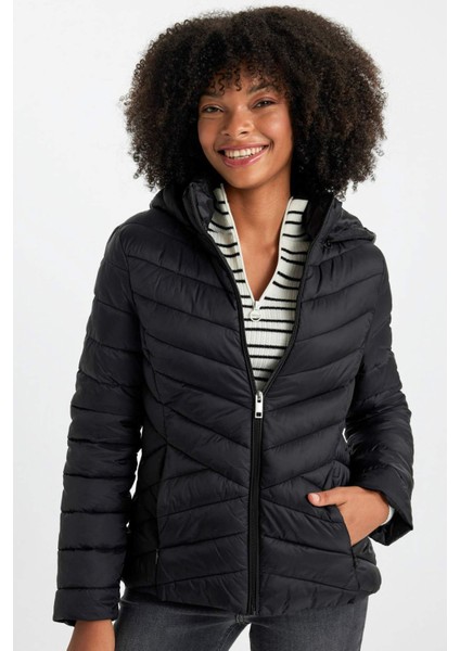 Su Geçirmez Hafif Şişme Mont Kapüşonlu Kapitoneli Fermuarlı Cepli Basic Düz Mevsimlik B2030AX24SP