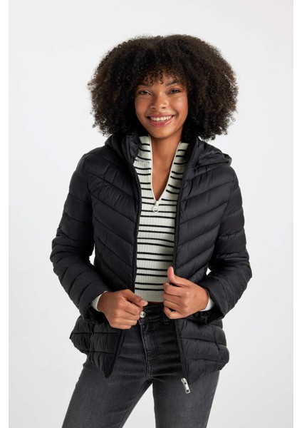 Su Geçirmez Hafif Şişme Mont Kapüşonlu Kapitoneli Fermuarlı Cepli Basic Düz Mevsimlik B2030AX24SP