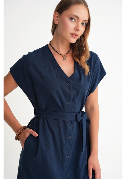 Kadın Denim Elbise V Yaka Düğme Detaylı Keten Midi Klasik Stil Lacivert fırsatları