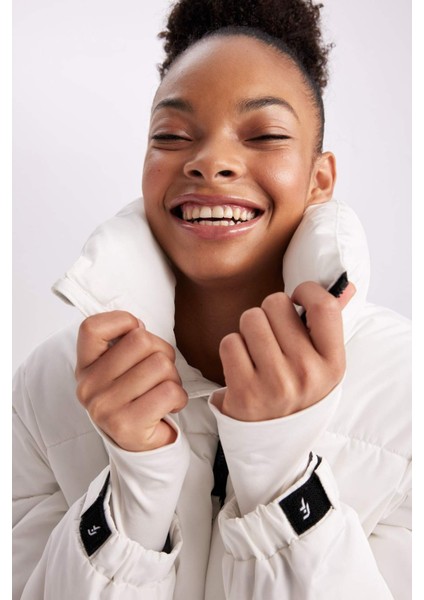 Fit Su İtici Şişme Mont Dik Yaka Fermuarlı Cepli Z1438AZ24SP