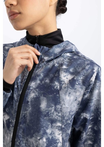 Fit Su İtici İnce Mont Rüzgar Geçirmez Slim Fit Dar Kesim Kapüşonlu Fermuarlı Esnek Dokulu Mevsimlik Baharlık B2459AX24SP