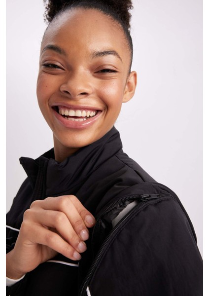 Fit Su İtici Mont Rüzgar Geçirmez Dik Yaka Çıkarılabilir Kol Detaylı Cepli Astarlı B2419AX24SP