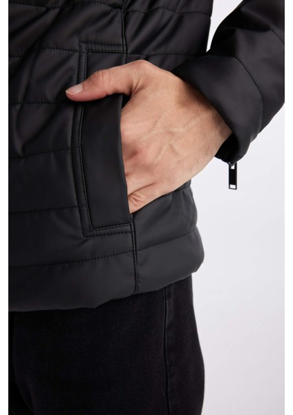 Su İtici Slim Fit Dar Kesim Dik Yaka Fermuarlı Cepli Suni Deri Ceket Mont B3568AX24SP