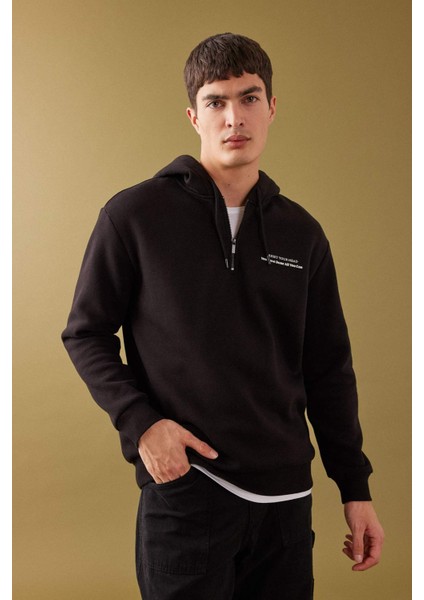 Oversize Geniş Kalıp Yarım Fermuarlı Kapüşonlu Sırt Baskılı Sweatshirt B4804AX24SP