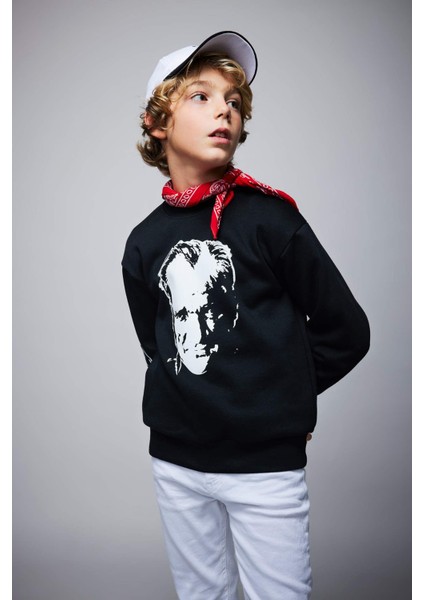 Erkek Çocuk Siyah Bisiklet Yaka Atatürk Baskılı Sweatshirt B3746A823WN
