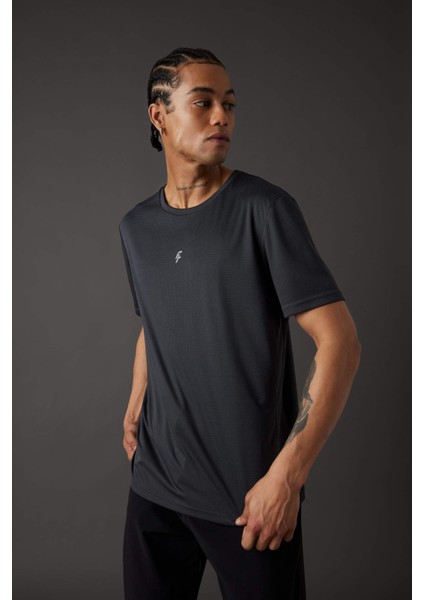 Fit Slim Fit Dar Kesim Bisiklet Yaka Baskılı Sporcu Kısa Kollu Tişört