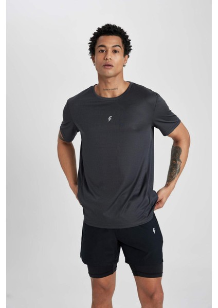 Fit Slim Fit Dar Kesim Bisiklet Yaka Baskılı Sporcu Kısa Kollu Tişört