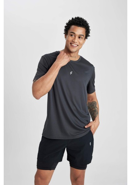 Fit Slim Fit Dar Kesim Bisiklet Yaka Baskılı Sporcu Kısa Kollu Tişört