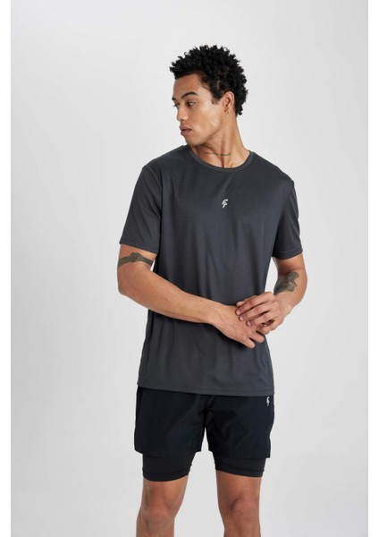 Fit Slim Fit Dar Kesim Bisiklet Yaka Baskılı Sporcu Kısa Kollu Tişört