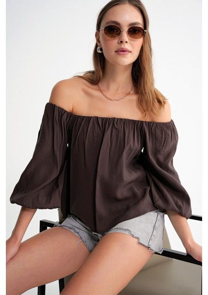 4706 Kadın Sırtı Açık Balon Kol Straplez Bluz Kahve indirimleri