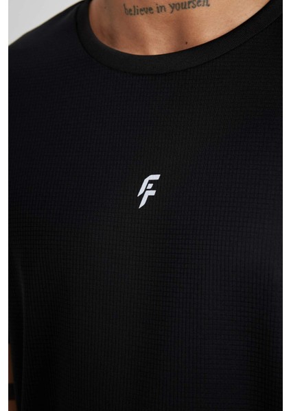 Fit Slim Fit Dar Kesim Bisiklet Yaka Baskılı Sporcu Kısa Kollu Tişört