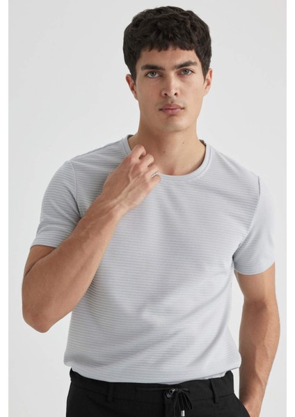 Slim Fit Dar Kesim Bisiklet Yaka Kısa Kollu Basic Düz Tişört M6608AZ24SP