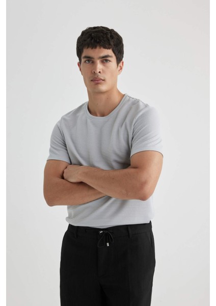 Slim Fit Dar Kesim Bisiklet Yaka Kısa Kollu Basic Düz Tişört M6608AZ24SP