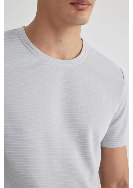 Slim Fit Dar Kesim Bisiklet Yaka Kısa Kollu Basic Düz Tişört M6608AZ24SP