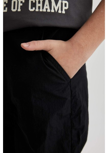 Erkek Çocuk Beli ve Paçası Lastikli Cepli Siyah Jogger Paraşüt Basic Düz Pantolon B6602A824SM