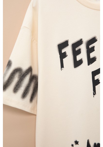 Krem Cep Detaylı Yazı Baskılı Erkek Çocuk Bisiklet Yaka Tişört 20907 fırsatları