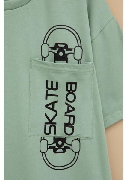 Yeşil Skateboard Baskılı Cepli Erkek Çocuk Bisiklet Yaka Tişört 20909 fiyatları