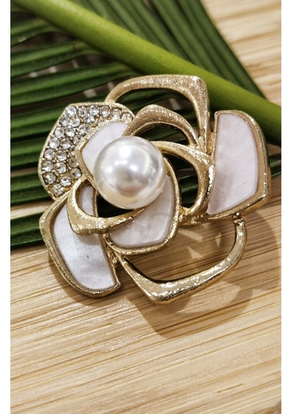 Incili Çiçek Figürlü Broş