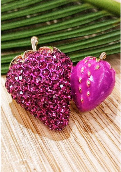 Pempe Çilek Figürlü Broş