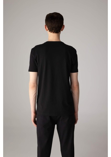 %100 Pamuk Slim Fit Dar Kesim V Yaka Basic Düz Kısa Kollu Siyah Tişört M7668AZ24SP