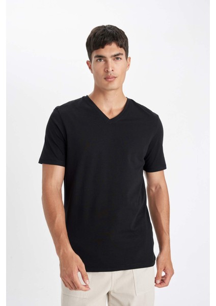 %100 Pamuk Slim Fit Dar Kesim V Yaka Basic Düz Kısa Kollu Siyah Tişört M7668AZ24SP