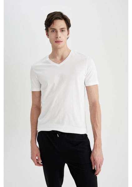 %100 Pamuk Slim Fit Dar Kesim V Yaka Basic Düz Kısa Kollu Beyaz Tişört M7668AZ24SP