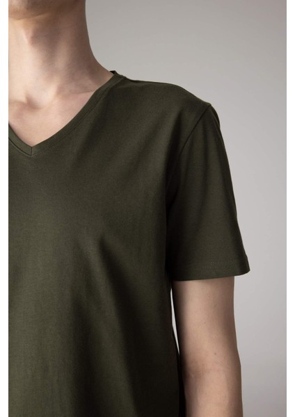 %100 Pamuk Slim Fit Dar Kesim V Yaka Basic Düz Kısa Kollu Tişört M7668AZ24SP