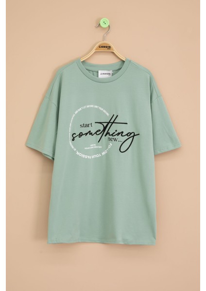 Yeşil Yazı Nakışlı Sırtı Baskılı Erkek Çocuk Bisiklet Yaka Tişört 20897