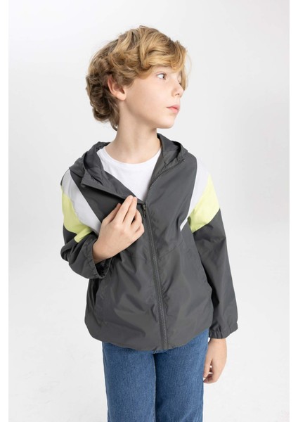 Erkek Çocuk Rüzgar Geçirmez Kapüşonlu Yağmurluk B1850A824SP