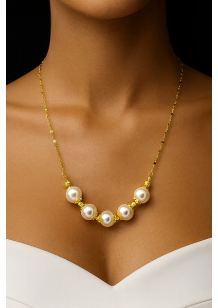 Altın Renk Zincirli Büyük Inci Detaylı Kolye