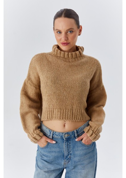 6883 Kadın Fırfır Detay Crop Triko Kazak Camel