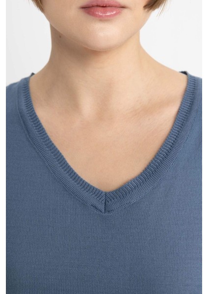 Kadın Mor Regular Fit Düz Kesim V Yaka Düz Basic Akrilik Triko Kazak B7865AXNS