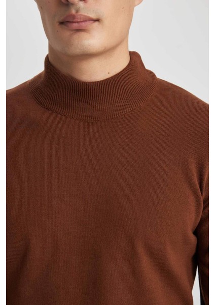 Erkek Kahverengi Slim Fit Dar Kesim Basic Düz Akrilik Kazak B7851AXNS