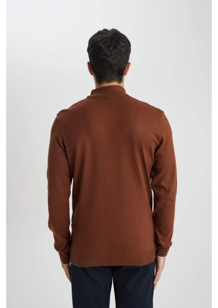 Erkek Kahverengi Slim Fit Dar Kesim Basic Düz Akrilik Kazak B7851AXNS