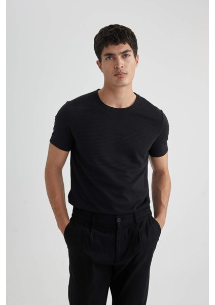 Slim Fit Dar Kesim Bisiklet Yaka Kısa Kollu Basic Düz Siyah Tişört M6608AZ24SP