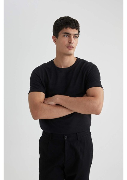 Slim Fit Dar Kesim Bisiklet Yaka Kısa Kollu Basic Düz Siyah Tişört M6608AZ24SP